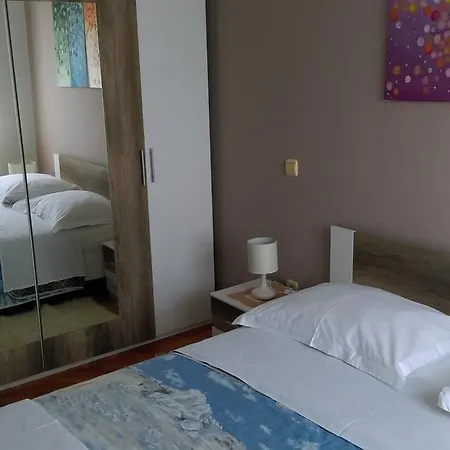 Mirela Apartman