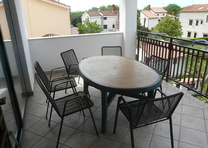 Mirela アパート ポレッチ