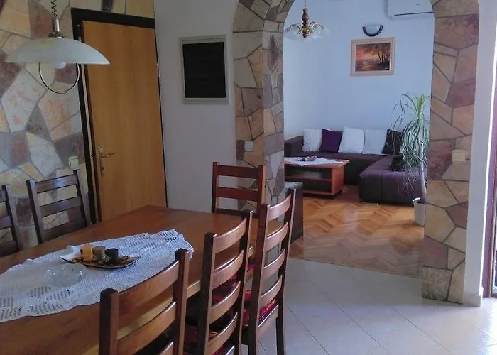 Mirela アパート ポレッチ