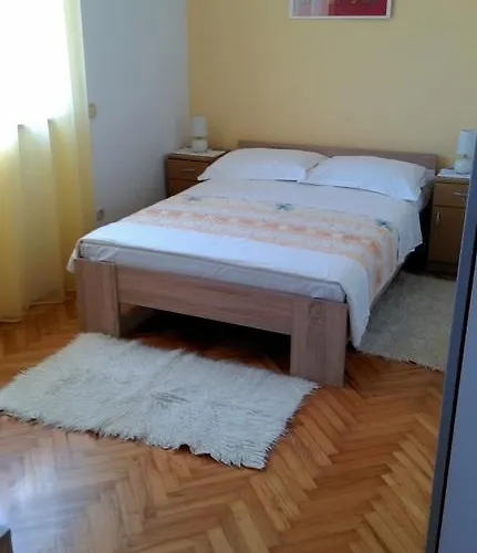 Mirela アパート *