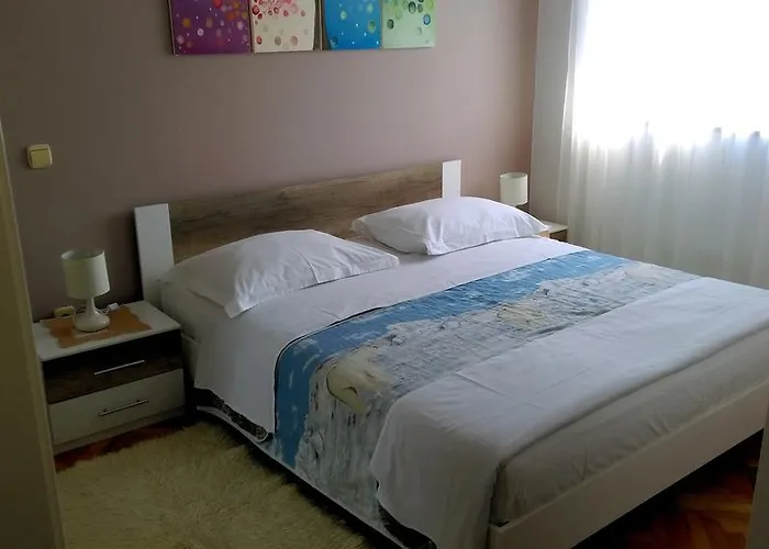 Mirela アパート *