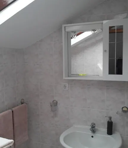 Mirela アパート ポレッチ