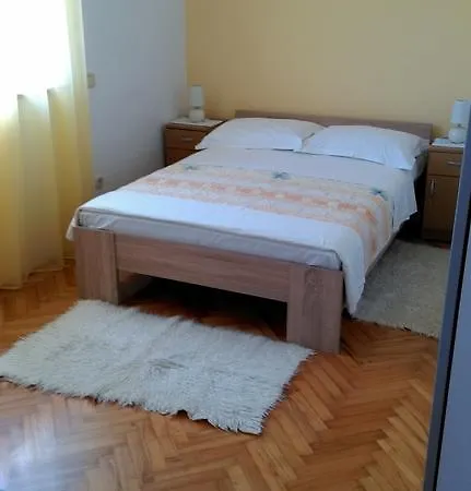 Mirela Apartamento *